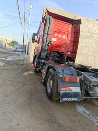 فالفو • شاحنة • فولفو • شاحنة فولفو • موديل ٩٧ • رقم انگليزي • قاطرة و...