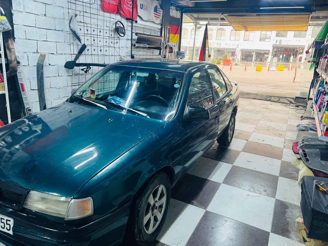 ڤیکترا مۆدیل ١٩٩٥ قەپات قەپات مواسەفات 
سلایت 
چوا جام کارەبا 
جام ئۆتۆ
سوکان ئێڕباگ 
دەبل ئێڕباگ  
ناو فۆڕمیکا 
گوشین شامۆ  بێ دڕاوی  
مەکینەی ١٨ گێڕ حادی 
بۆیاغ عامە لەسەر ساغە 
بێ دەحم و بێ لیدرانە 
تەقەو ڕەقە بە شەرت 
ڕەقەم و سەنەوی نوێ 
هەمووشتێکی تازەیە 
بە شەرتی گێڕ و مەکینەو کارەبایات
  سلایت و هەمووشتێکی ئیش ئەکا ماڵی دۆستە  بۆ 
تکایە موشتەری نی سەری خۆتو ئێمەش مێشێنە  سعریشی ٤٣ مەجاليکی برایەنە
شوێن شەقڵاوە
***********☎️ شقلاوة, أربيل
