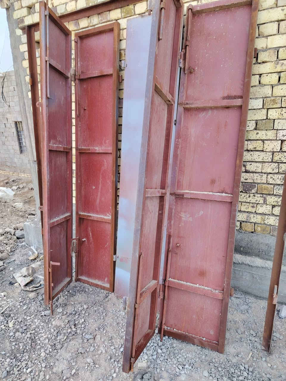 باب محل عرضه  مترين ونص الباب تفصال فصلته وجبته وما بنيت محل وضل بمكانه بعده جديد دفتري تفصال الستعر خاص للستفسار ***********
