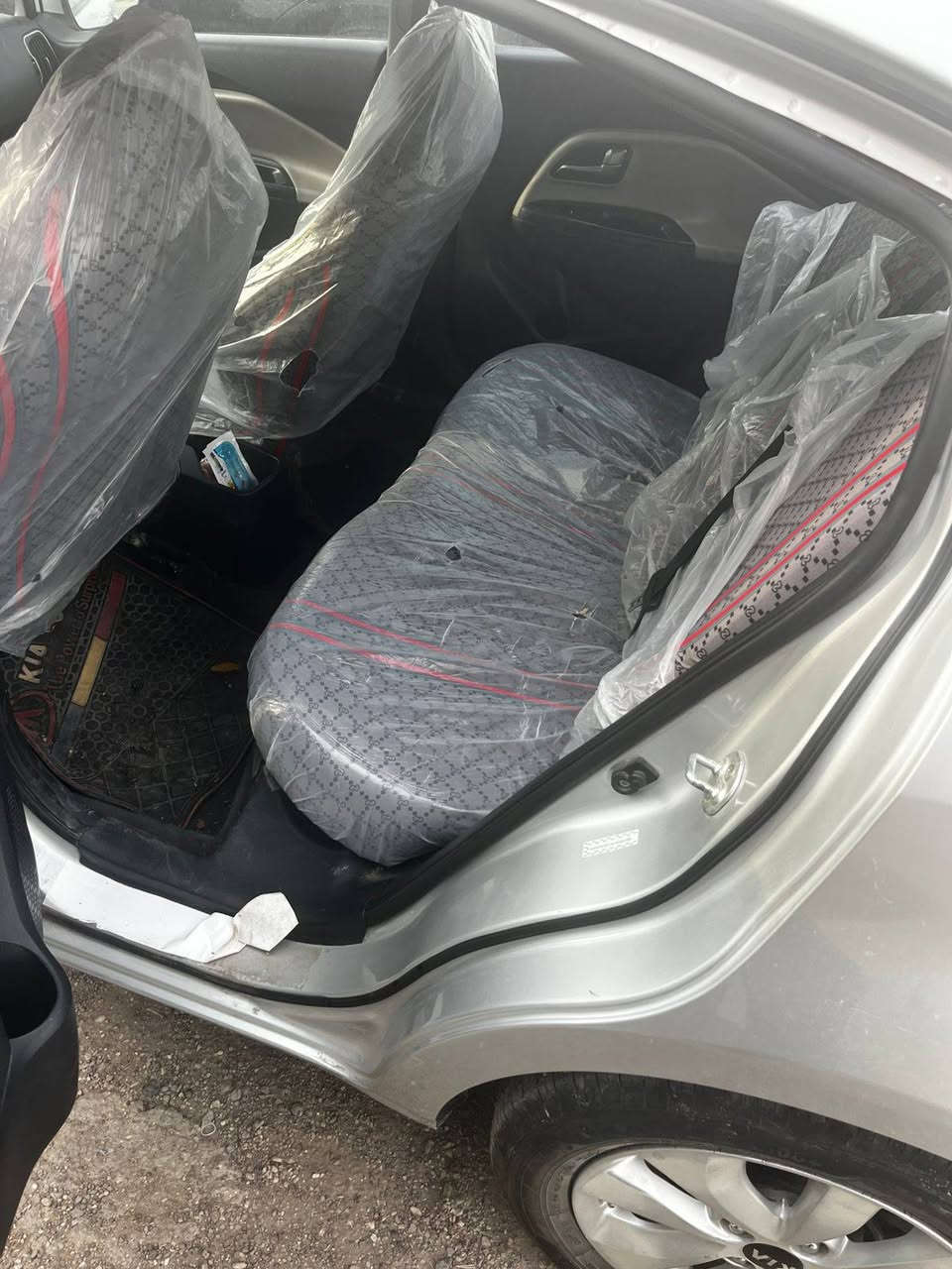 السلام عليكم كيه ريو للبيع موديل 2017 سياره خير من الله ضربته قطعه بجاملغ الامامي كشي بيه من تحكمات سيتيرن وحساسات وكامره خلفيه ورادار أمامي الاستفسار الاتصال علا الرقم
‏‪***********‬‏
