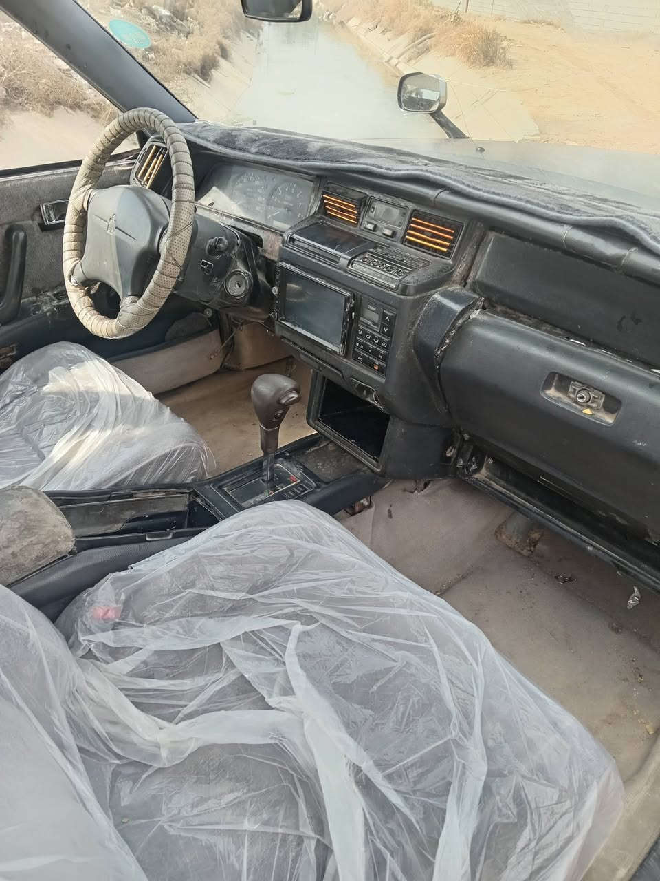 سلام عليكم اخوان البيع أرنب موديل ٩٤ رقم انبار انكليزي  سياري يسري بلادي مكفولة من كص و نقل سياري صبق فقط سياري محرك وكير مكفول مكاني كربلاء حي العباس سعر ٥٥ بيه مجال استفسار رقم *********** ترهم مراوس بتكسي
