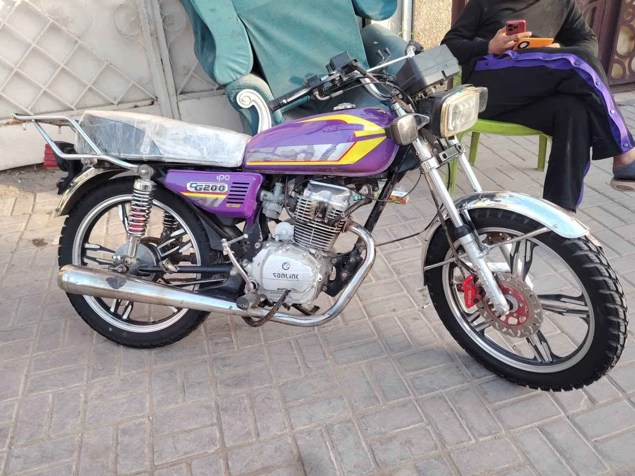 السلام عليكم دراجة سيفان 5 كير دراجة نقصها اوراق ونقصها كهربائيات تشغيلة هندر نضافة 90 بالمية اكفلك سرقة السعر 475 وبيها مجال ممتواجد عل فيس هذا رقم خط و واتساب *********** مكاني البياع
