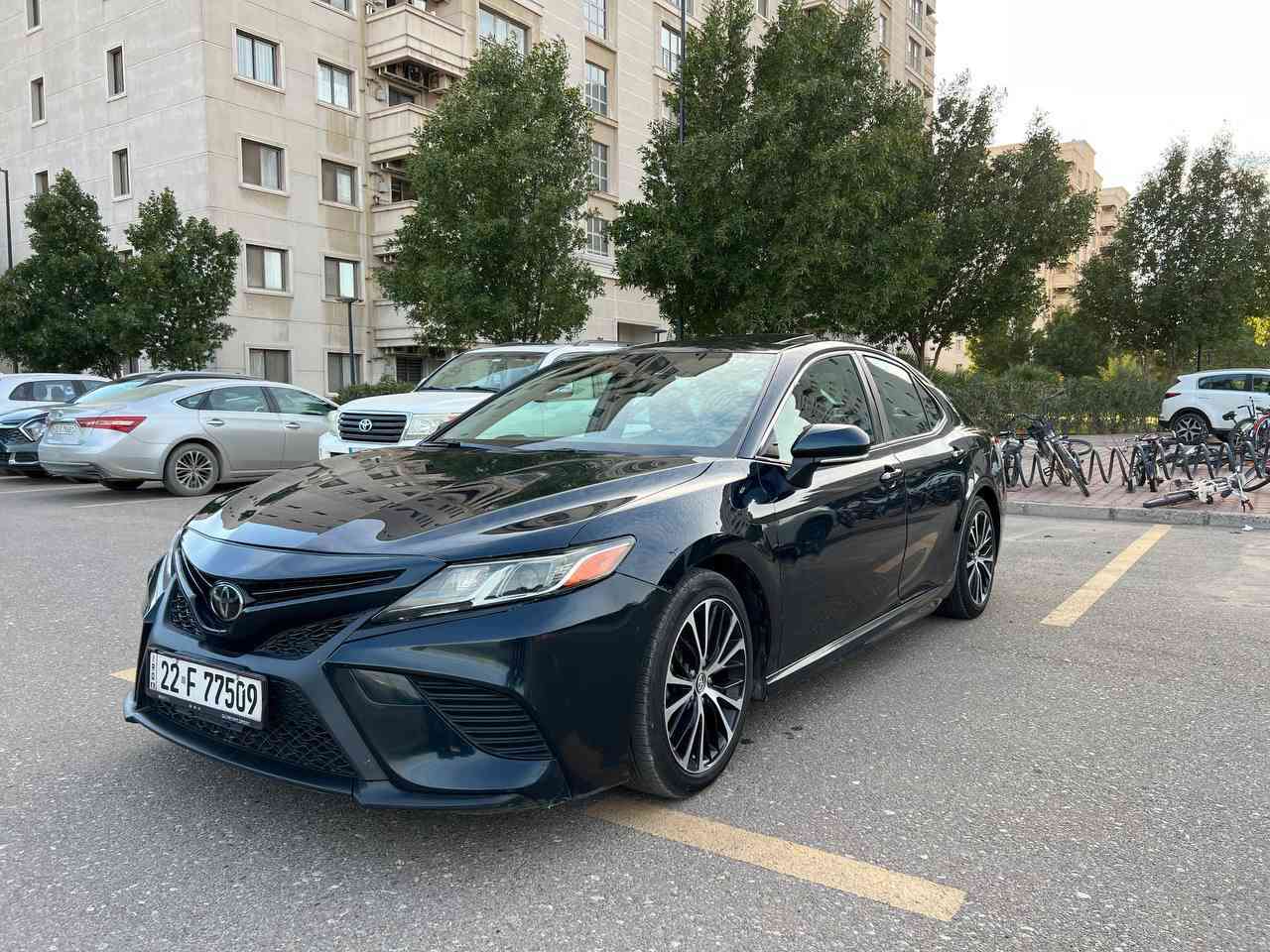 السلام عليكم
تويوتا كامري 2020 فئة se plus فول رقم أربيل بإسمي تحويل فقط لون نيلي شذره سنوية لل 27 وهزة جديدة 
مواصفات :
 فتحة
بصمة
تبريد قطعتين
شاشة كبيرة متصلة ( نادرة) 
شفتات ستيرن
كراسي جلد
رادار امامي وبقعة عمياء وكامرة دوارة
LED عدسة امامي خلفي وإشارة مرآة 
تشغيل عن بعد
تحديد مسار ومثبت سرعة تفاعلي
ماشية 83 الف ميل 
السيارة نظيفة جدا صيانتها كلها بالوكالة من ضمنها دهن الكير داخل الوكالة وبيها تخم إطارات كومهو جديد وبطارية ايسي ديلكو بدون اي نقص او جيك انجن
بدون ايرباك كل الايرباكات سليمة بيها صبغ بنيد والجاملغ الخلفي بالعراق أثر دحجة مرفقة بالصور 
مكانها بغداد الكرخ
السعر 188 وبيها مجال 
*********** واتساب
*********** إتصال
