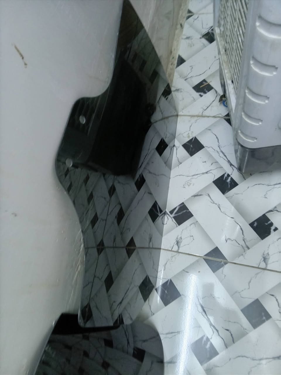 سلام عليكم ورحمة كصيت سيارة فورت سكيب 2022 وصلتني جام مضلل 100/100 شركة 3 قطع وحده خلفيه وصفاحيات 2  فتحتهن  قيمهن  خذهن ***********
