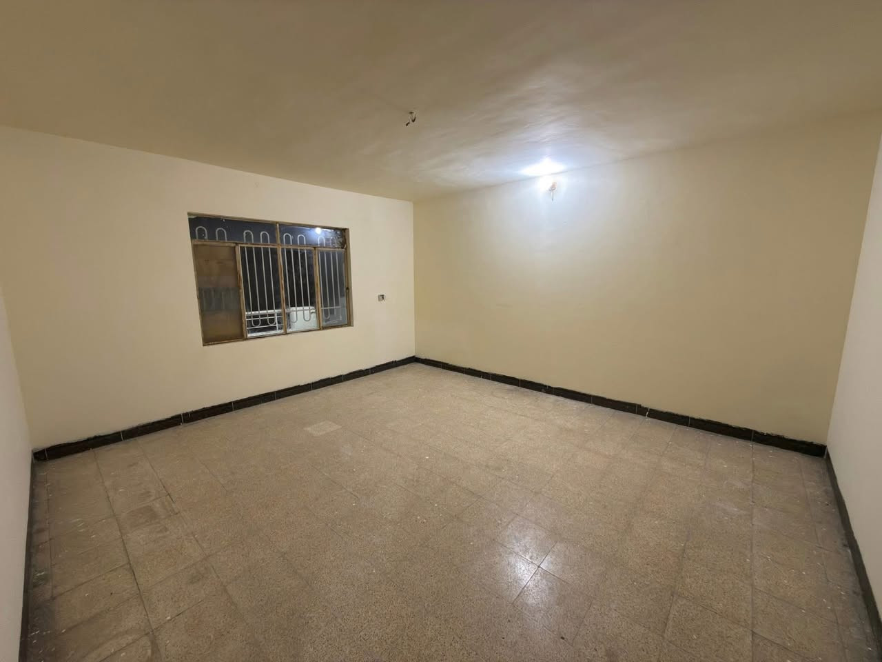 سعر الايجار: 300 الف .
للإيجار للإيجار شقة معزولة عزل تام 
في حي السكر قرب اسواق السكر موقع مميز وهادئ 
المساحة 160متر واجهة 10م 
غرفتين نوم ومطبخ واستقبال وصحيات 

☎️ للاستفسار التواصل على الصفحة او واتساب ☎️ 
‏ ‭0775 715 1464‬ اسيا / ‭0750 359 4652‬ كورك
