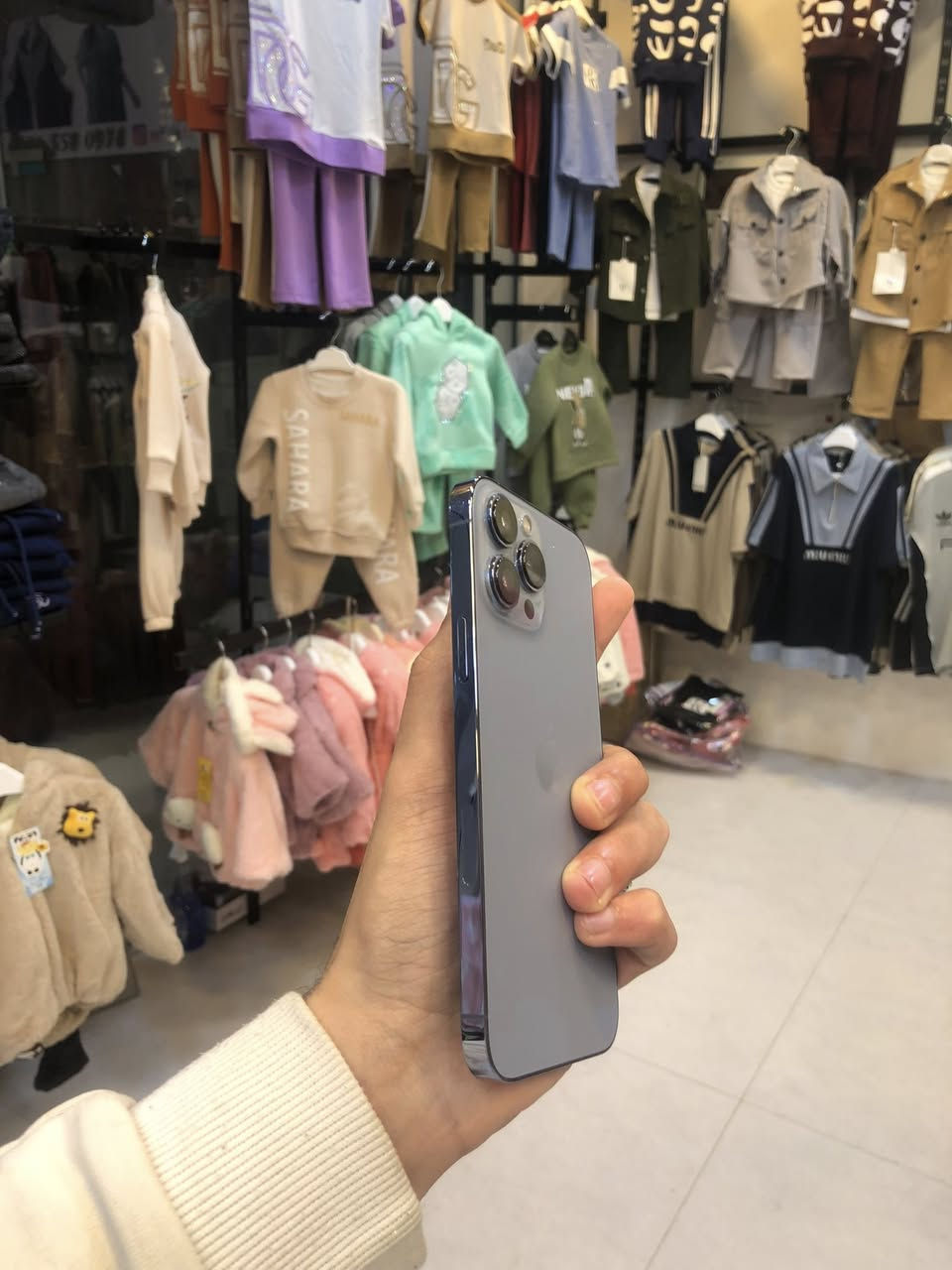 سلام عليكم ايفون 13 برو ماكس ذاكره 256 بطاريه 95 الجهاز كلشي ممبدل بي وميعبر حصر تك سعر 690 بي مجال بسيط للشراي ***********
