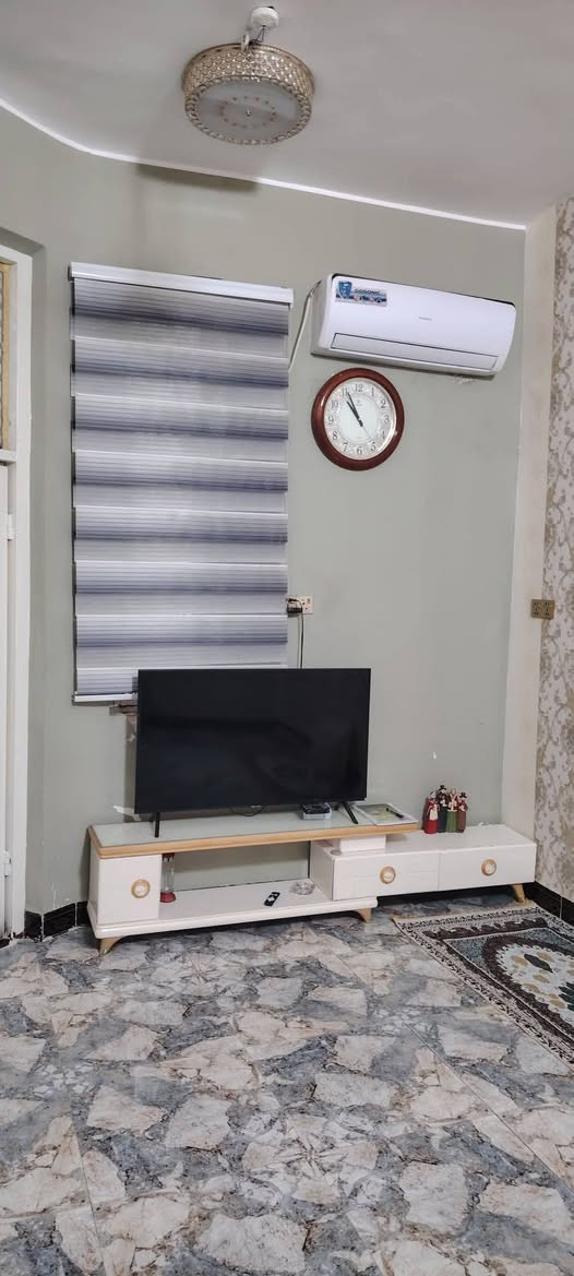 بيع مستعجل
تم تنزيل سعر البيت
بلاش 

بيت ١٠٠م امامي طابقين بناء حديث

سعر ١٤٧ بيه مجال قليل

يقع في حي العسكري

قرب مول صافي

داخل فرع عرض ٨م.

يحتوي طابق الأول على غرفه وصاله ومطبخ وصحيات داخليه وخارجيه واستقبال.

طابق ثاني غرفتين وصاله وصحيات

موبايل للاستفسار ***********
