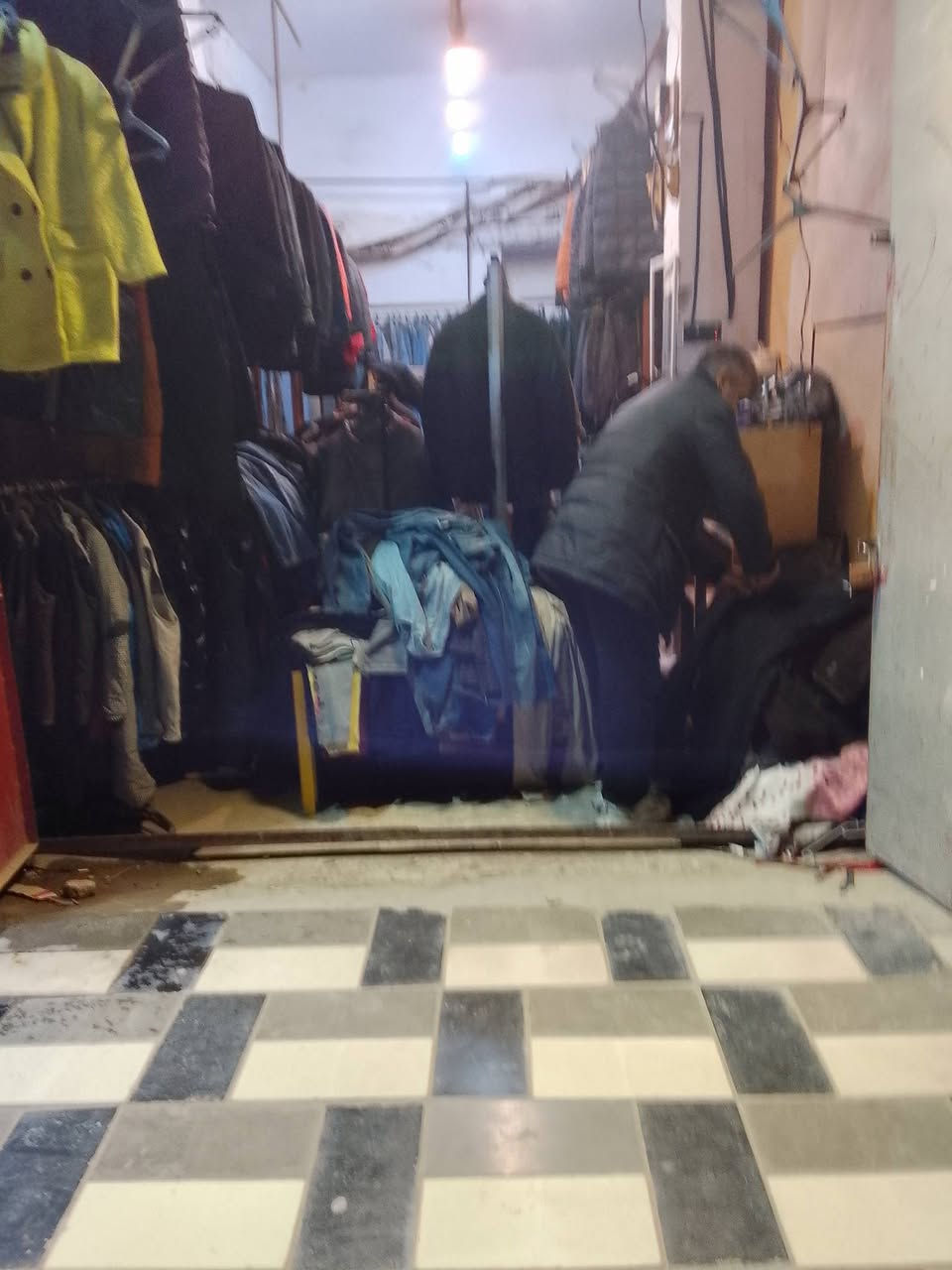 السلام عليكم محل للايجار عرضة 3 نزالة 6 موقع المحل الشعب على شارع عدن قرب مدرسة دار السلام للستفسار اكثر ***********
