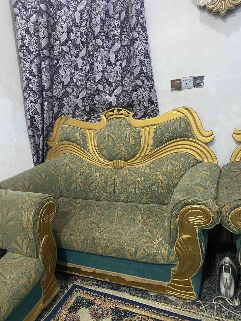 تخم مستخدم نضيف للبيع عشر مقاعد خمس قطع 
*********** للاستفسار اتصال فقط
