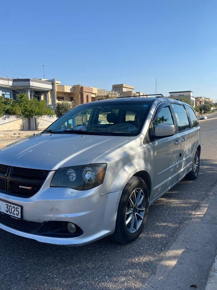 دوج كرفان كراند ٢٠٠٨ محرك ٣٣٠٠ مصبوغه عام ومحدث٢٠١٣ تبريد ٣ قطع تاير جديد طخم جيد جدا السيارة رقم نينوى دولي مشروع وطني واني صاحبها الشرعي السعر دفتر وخمسة وبيها مجال ***********مكاني الموصل
