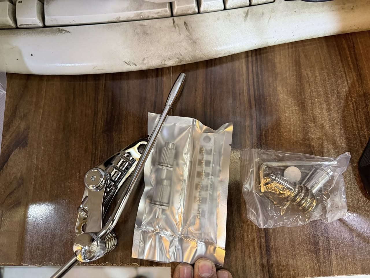 مجموعة قطع كيتار سستم كامل 
علماً الزرف الوردي اربع قطع وكل قطعة بيه 6 تييل مختلف الاحجام قيم باليرضي الله وبالعافية عليك


**إذا كنت صاحب هذا الإعلان وتريد حذفه لأي سبب، رجاءا أرسل رسالة إلى الدعم الفني**