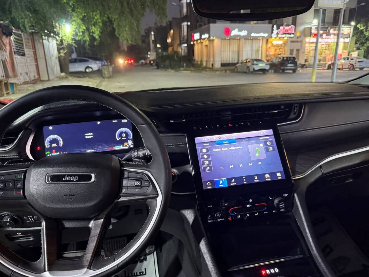 السلام عليكم 

Jeep Grand Cherokee Limted  2023
 السياره جديده جدا    حادثها جاملغ وبدلته نفس لون  فقط
ماشيه 39 الف  
.
 المواصفات الأساسية:
 • الموديل: Jeep Grand Cherokee
 • الفئة: Limted  
 • السنة: 2023
 • المحرك: V6 سعة 3.6 لتر 
خزن ميموري 
*رقم بغداد باسمي
 *5 راكب المرغوب
*شفتات سرعه
 *جنطه كهرباء
*اربع انظمة قيادة
*رادارات مانع تصادم 
*اوتو ستوب خروج عن المسار 
*تشغيل عن بعد 
*تدفئه  مقاعد امامي خلفي مع المقود   
*شاشه الكبيره  
* رادارات جانبيه خلفيه 
* تحذير الخروج عن المسار 
* تحذير النقطة عمياء  .
* نظام تحذير عند التقاطعات.  
* المصابيح الأمامية LED.
* كشافات الضباب LED. 
* دخول ذكي. 
* بصمة  للدخول الذكي. 
* حساسات خلفية.
السيارة من انظف الجيبات الموجوده بلعراق
حادثها جاملغ فقط بدلته نفس لون 
بدون دواخل بدون قطرة صبغ 
مكفوله من دعاميه للدعامية
لونها مميز    
وعليها رقم شبه مميز
السعر 360 ورقه وبيها مجال بسيط للشراي 
الاتصال على الرقم 
***********
***********
مكاني بغداد زيونة
