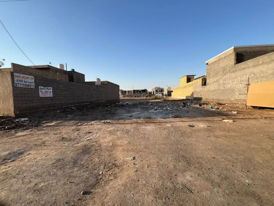 قطعه للبيع منطقه نعمه الريفي قرب معرض الأثاث الفرع الثاني  المساحه ٥٠٠ م الواجهه ٢٠ النزال ٢٥ لأستفسار الاتصال على الرقم ***********
