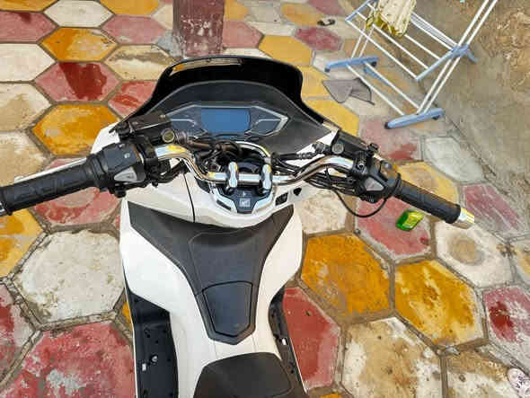 سلام عليكم جيل رابع كوري  مكفوله دراجه من كلشي حساسات بصمه اي شخط مابيهة ماشيه 30الف مكاني بغداد *********** السعر 18
