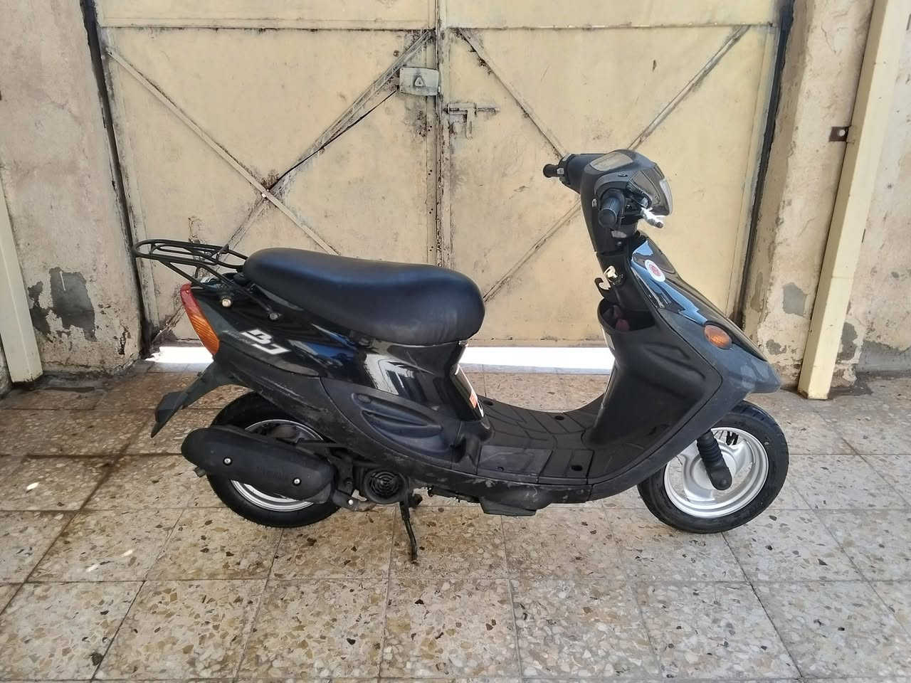 السلام عليكم دراجه ام 9 للبيع شغاله كله مكفوله كفاله عامه صاله 4 أيام طالعه من رنبه نضافه 100ب 100 سعر 850 بيها مجال رقم الهاتف ***********
