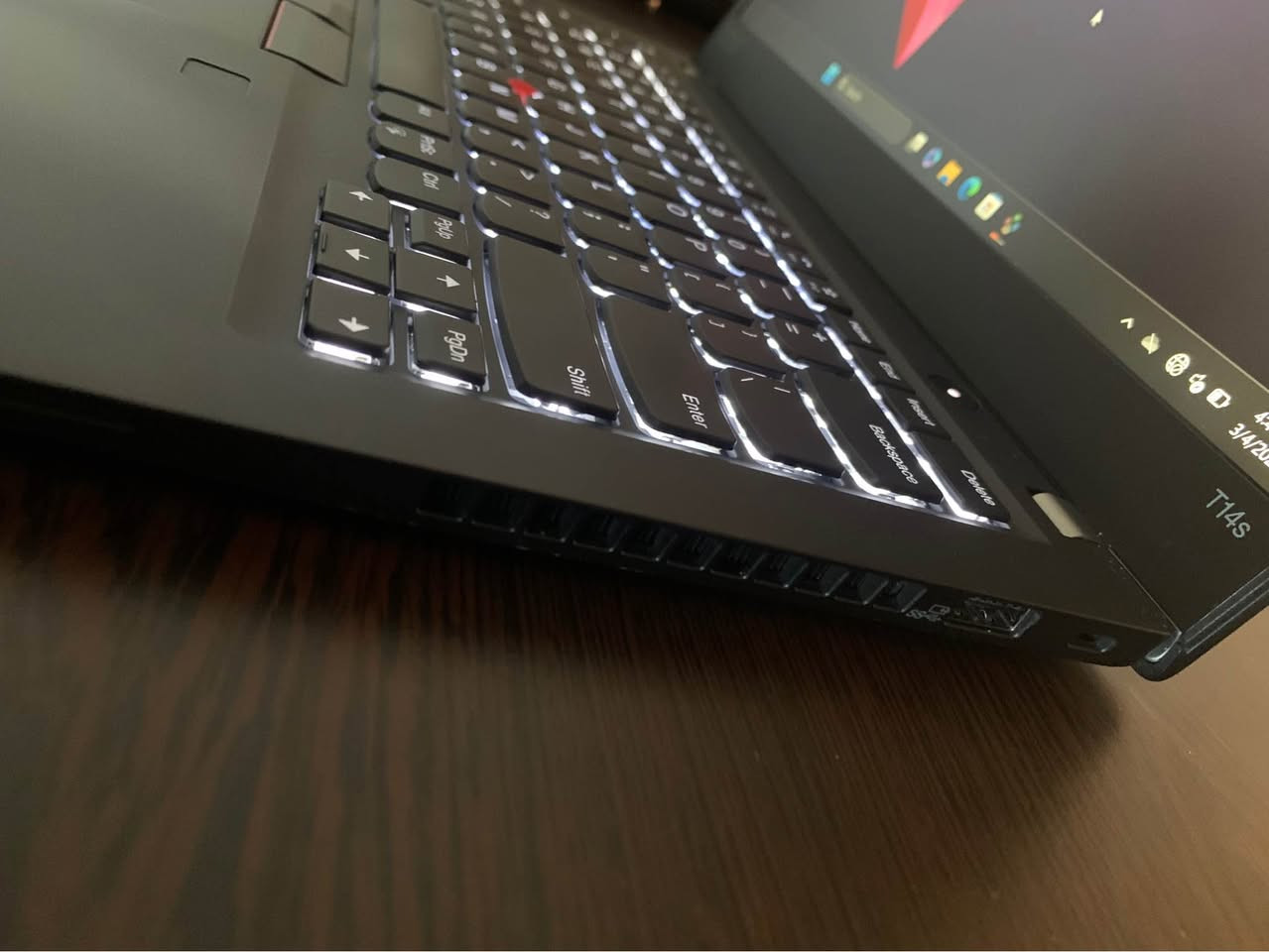 السلام عليكم 
لابتوب Lenovo T14s اعلى فئة لجميع الاستخدامات 
سوبر سليم 
نظافة عالية مابيه شخط
معالج i5 vpro جيل عاشر 
رام 16 ddr4 
Nvme 256 Ssd 
كرت شاشة داخلي 8 gb 
شاشة ١٤.١ FHD ألوان حقيقية 
ويندوز ١١ 
تفحص براحتك قبل الاستلام وضمان شهر
تواجد اربيل شارع سلطان مظفر 
موجود توصيل للمحافظات 
السعر ٣٦٥ الف أربيل, العراق


**إذا كنت صاحب هذا الإعلان وتريد حذفه لأي سبب، رجاءا أرسل رسالة إلى الدعم الفني**