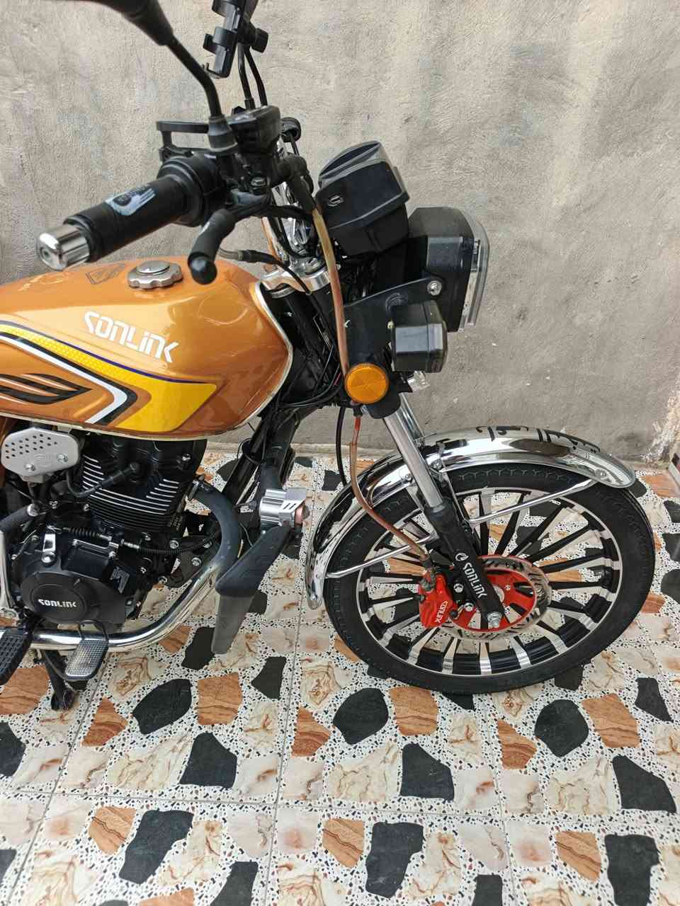 دراجه نضيفه محرك 200 سيسي تشغيل بصمه كفاله عامه ورقه منفيس وياهة السعر 875  وبي مجال قليل مكاني الرمادي التأميم رقمي***********
