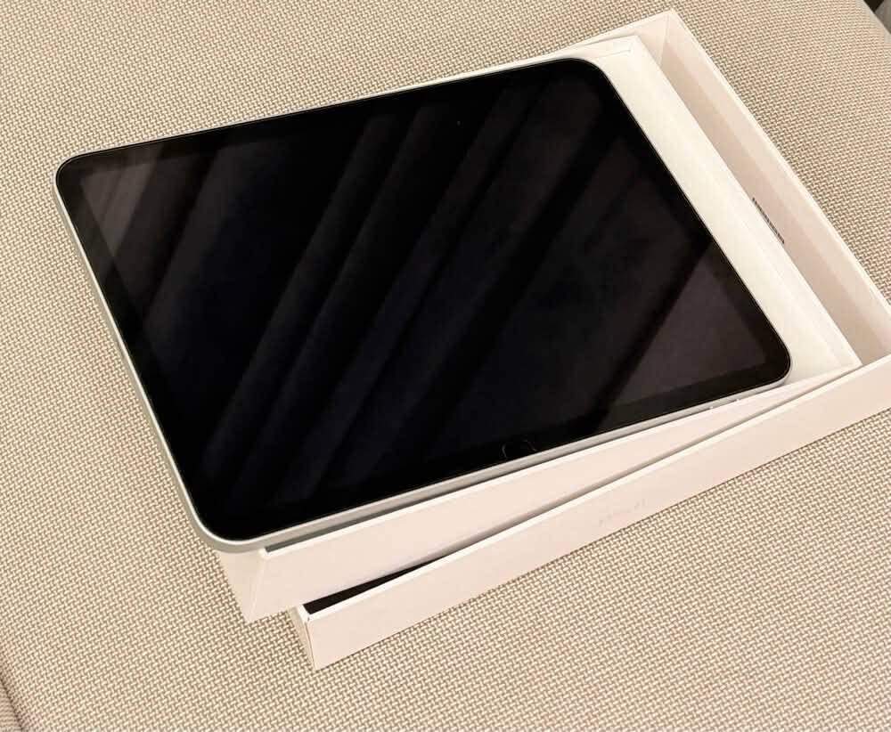 للبيع iPad 10 (الجيل العاشر)

* السعة: 64GB
* اللون: فضي (Silver)
* الحالة: جديد بالبكيت، لم يُستخدم
* كامل الملحقات الأصلية (كيبل USB-C + الشاحن)
* الشاشة: 10.9 إنش
* يدعم Wi-Fi

📦 الجهاز نظيف جداً وجاهز السعر525الف


**إذا كنت صاحب هذا الإعلان وتريد حذفه لأي سبب، رجاءا أرسل رسالة إلى الدعم الفني**
