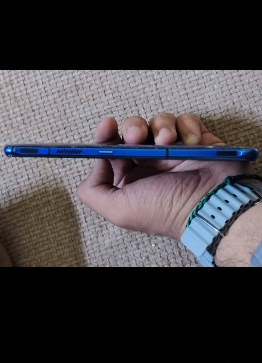 السلام عليكم 
اعيد النشر بسبب الوعود الكاذبه 
ريد ماجيك 7 الجهاز كله شغال وكلشي بي شغال الشاشه بدقه165 هرتز والذاكره 256 والرام16 ومعالج سناب دراكون كلش قوي بل العاب وكلشي بل جهاز شغال مراوح والأضائه يعني الكسر مال ضهر ممأثر على كلشي بل جهاز 
للمراوس بأيفون او بيع للاتصال ***********
