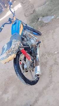 دراجه للبيع السعر 300وبيه مجال شراي يتصل على هاذه الرقم 07874832078
