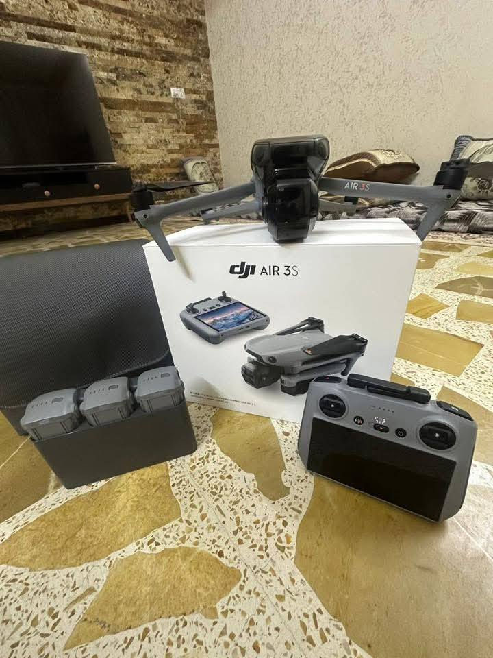 درون AIR s3 للبيع امزون شغاله بس ماعرف بيهن  ع فحص  السعر  500 الف    عنواني الرمادي  استفسار اتصل ***********
