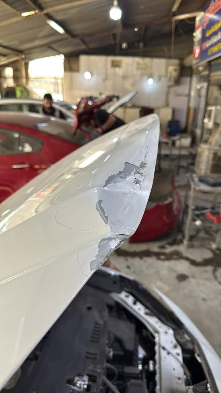 السلام عليكم كامري 25 خليجي صفر وارد عبد لطيف ياباني ماشيه 30 الف كيلو قابل للزياده مغلفه ppf لحد نصف القماره مع درع للچامه الامايه  صارت بيه طخه بسيطه هنا كما موضح ب صور بدون صبغ فقط تعديل عدلته السعر 255 ورقه وبيه مجال بسيط جدا ***********
