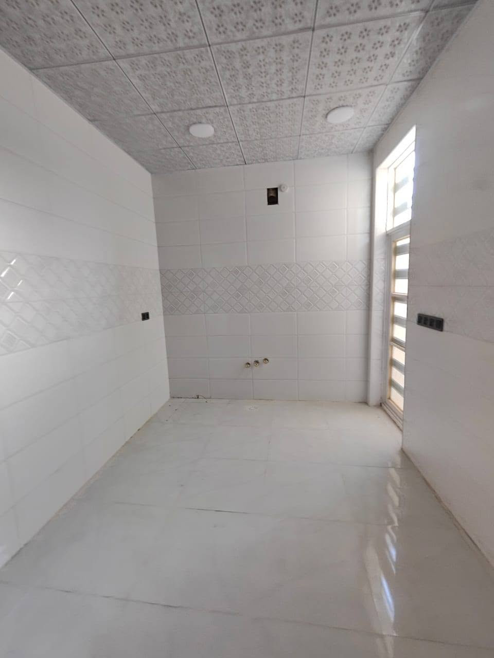الدار للبيع   طابو صرف  مساحه 100 متر طابقين 
في كربلاء حي الساهرون  قرب مجمع الغدير السكني 
يحتوي على استقبال وصالة 
 وثلاثة غرف نوم  
مع ثلاثه مجاميع صحيات الاستفسار اتصل واتساب ***********
*********** كربلاء, العراق
