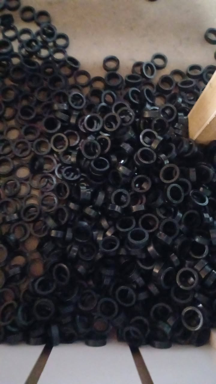 عندي معمل واشر اصطوانات للبيع جمله محتاج وكيل بغداد  *********** واتس
