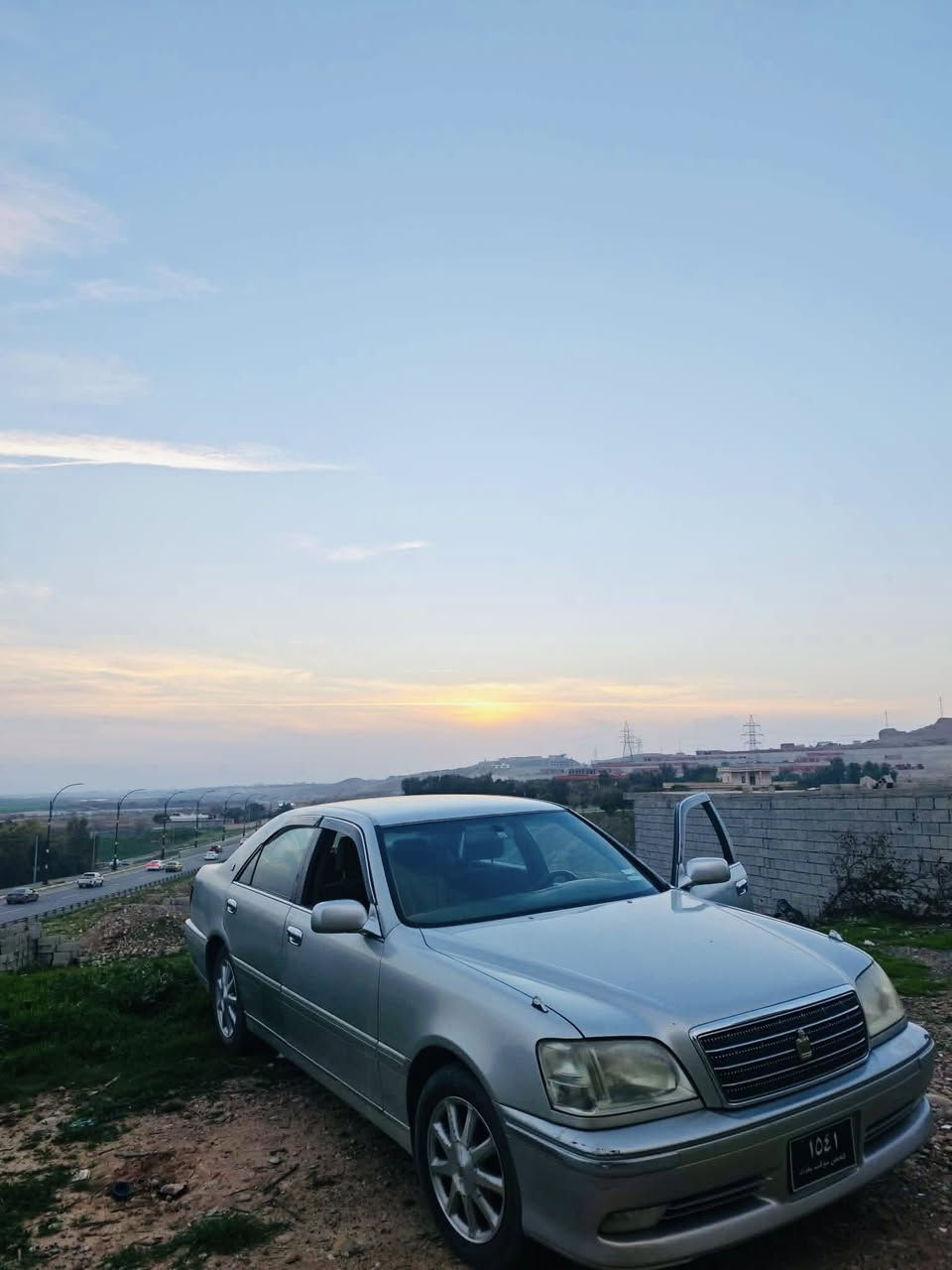 مەلیکەی مووس ناوزەرد
مەکینەبچوکی دیفۆڕ 

یەک پارچە بۆیاخی هەیە
کۆدی بۆ کراوە
بۆ فرۆشتن گۆڕینەوەیش دەکەم 

***********
