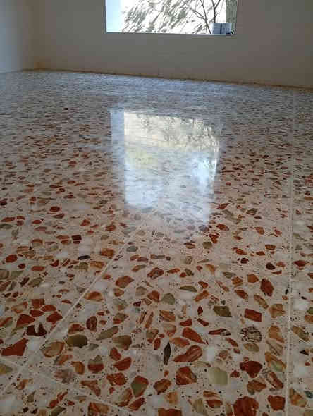 السلام  عليكم                                                                                جلي كاشي قديم
جلي الكاشي الخام 
جلي المرمر الطبيعي
جلي الصب الموقعي
مراحل العمل. كص وتنعيم. وتشربت. وتنعيم وتلميع. وبوليش شغل درجه اولى  وسعر مناسب للستفسار رقم ***********. ***********كركوك
