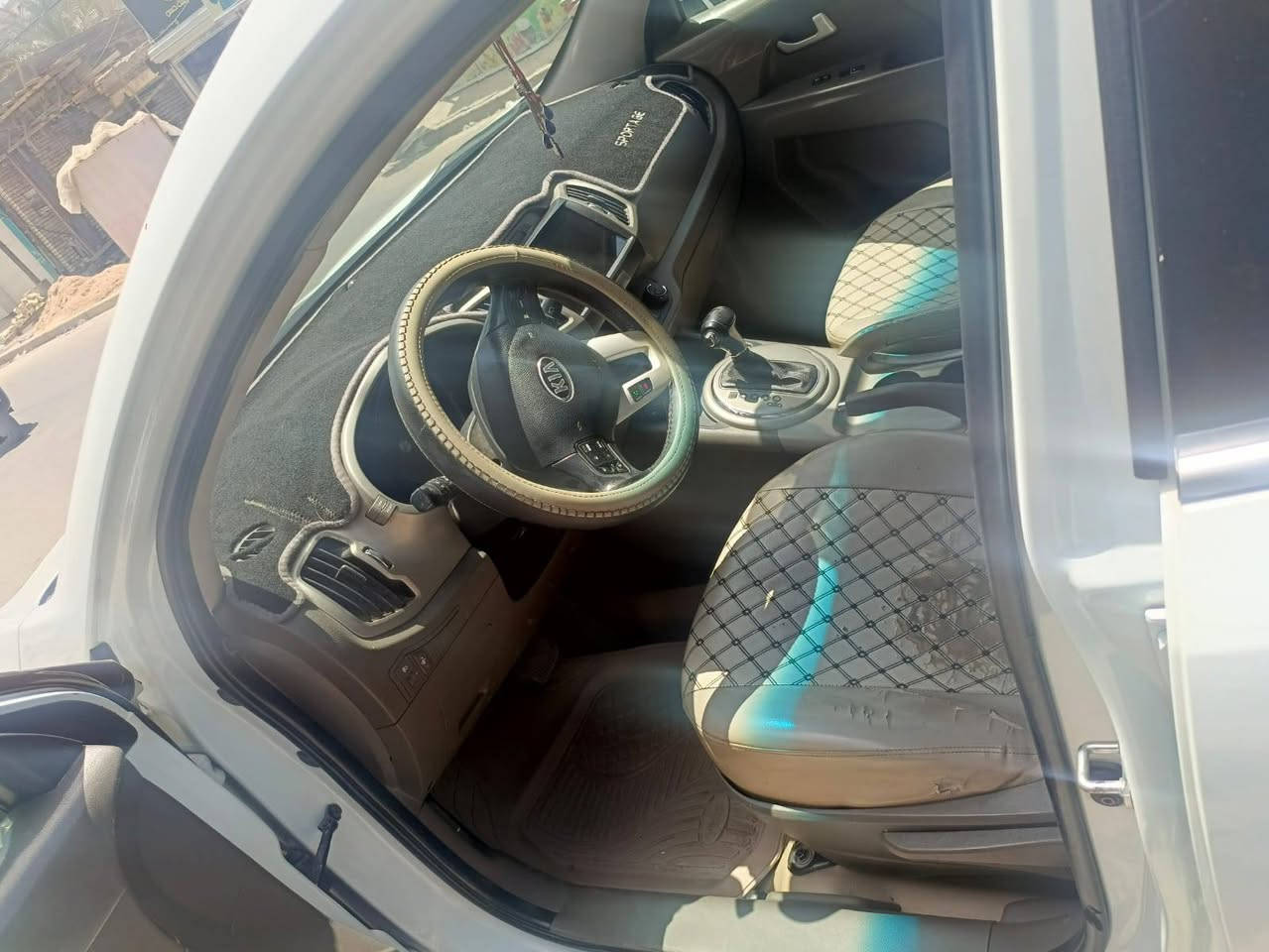 كيا سبورتج موديل 2015 خليجي رقم بغداد محرك 2000 دوش مكفولة من الصبغ والضربة كير ومحرك على وضع الشركة عدا بارد قليل بلباب عكس السايق السعر 145 $ وبيهة مجال بسيط مكان السيارة بغداد الشعب .


**إذا كنت صاحب هذا الإعلان وتريد حذفه لأي سبب، رجاءا أرسل رسالة إلى الدعم الفني**