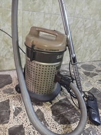 مكنسة كهربائية • مستعملة • سعر مناسب