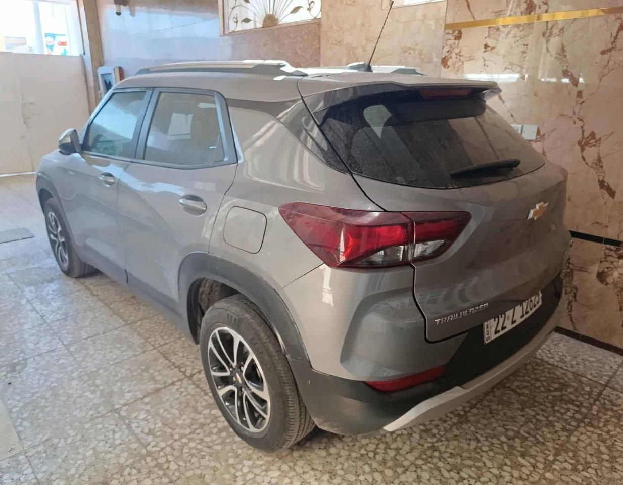 للبيع 
سيارة بحالة الشركة 
معلومات السيارة هي كالاتي .

شوفرليت موديل 2025 
نوع ترايل بلايزر ستيشن تيربو
فر ويل رياضية محرك اقتصادي . بخاخ .
3.6  V.6  21T . 2025
قاطع . 5.300 ميل
لون ذهبي نفطي .
فيها ثلاث قطع تصليح عالبارد صغيرة جدا مصلح وجاهز .
.
رقم مميز أربيل .
السعر بالدولار الامريكي 18.000 $
فيها مجال شيء بسيط بعد المعاينة والفحص .
التواصل على رقم هاتف المالك . حجي زياد 
***********
