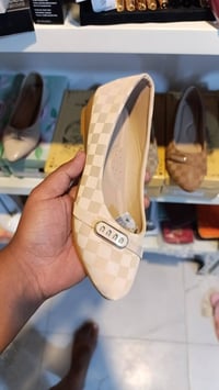 بس ب5000 سعر القطعه 07701670400