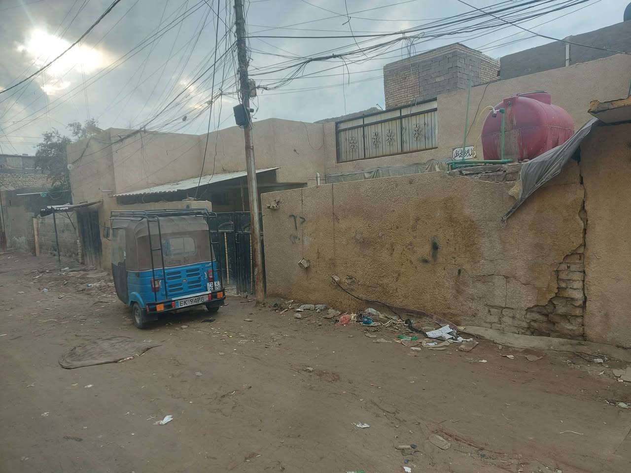 السلام عليكم
بيت عكادة مساحة 208 متر مربع واقع حال 200 واجهية 16 ونزال 13 يباع قطعة ارض ع المروع اول فرع ثالث بيت قريب ع الشارع السعر 55 للأستفسار ***********
