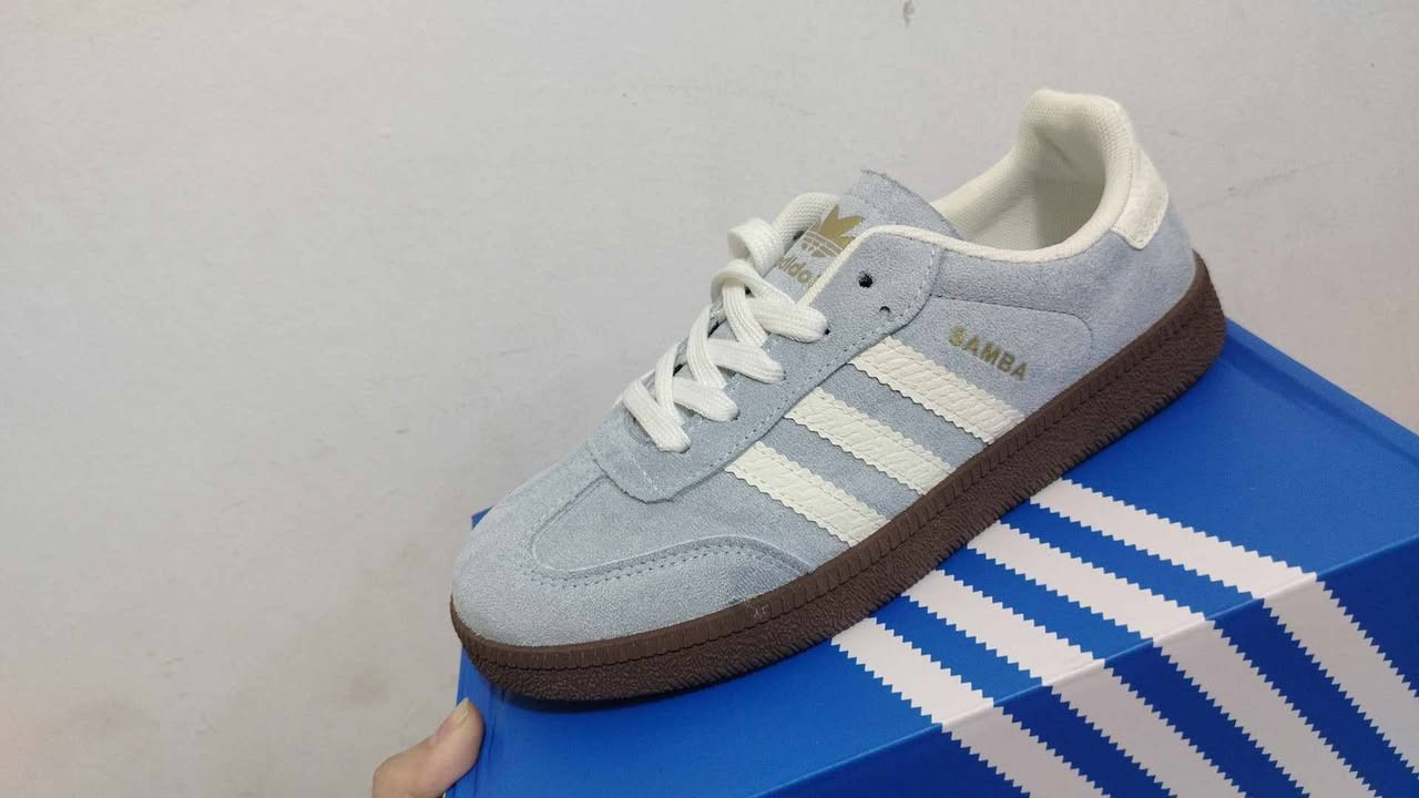 تصفيه محل أحذيه
البيع اقل من سعر الجمله
سعر القطعه ٧ الاف دينار
العدد ١٥ قطعه
الكميه كلها تنباع سوه 
***********
