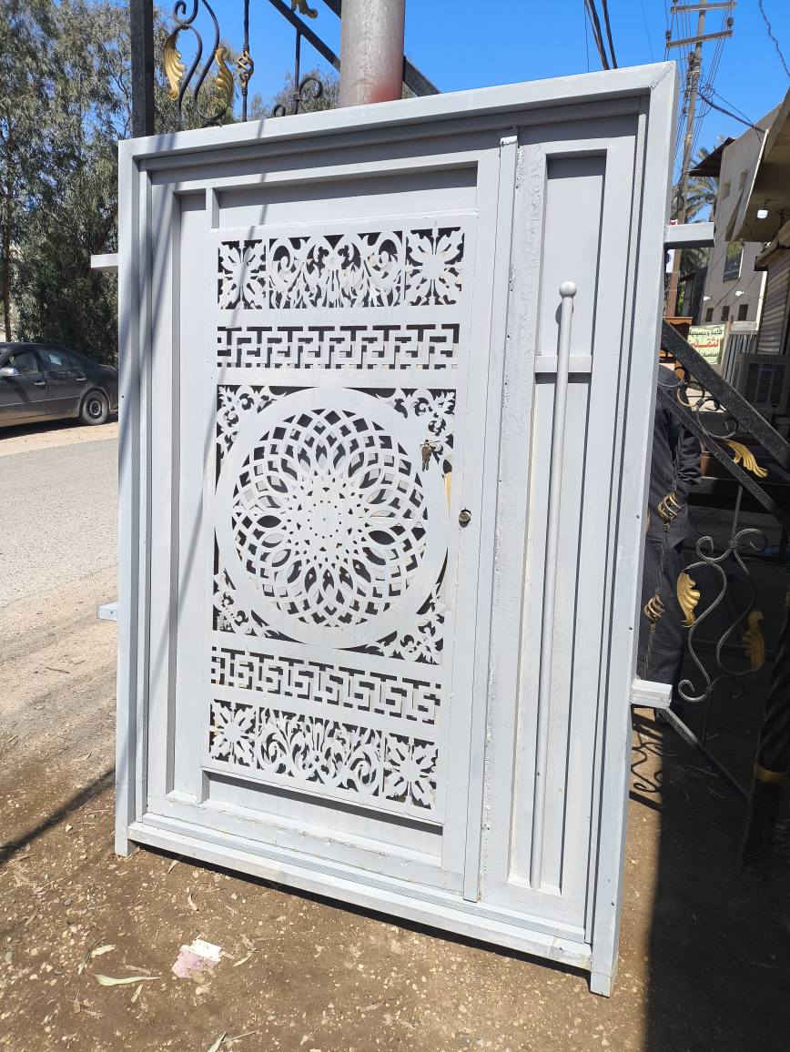 باب مستعمل ومجددها وصابغها زنجاري 
عرض متر ونص ا
رتفاع مترين و10
السعر 150 الف مكان البوبيات قرب اسواق برتقاله 
*********** كربلاء, العراق
