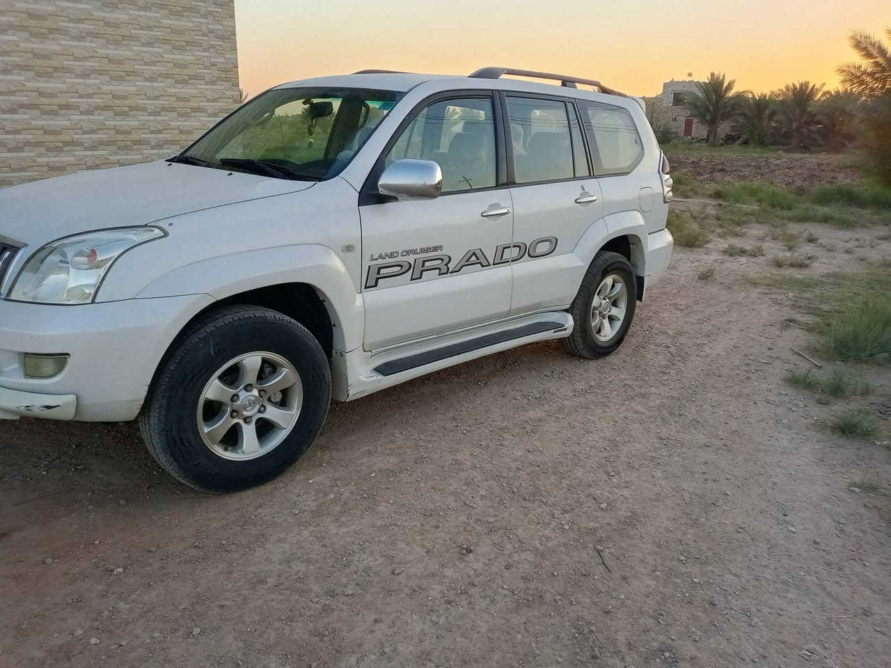 🚗 تويوتا برادو 2009  للبيع (Toyota Prado 2009)
لعشاق القوة والاعتمادية، سيارة تويوتا برادو موديل 2009  السيارة معروفة بمتانتها في السفر والطرق الوعرة، وممتازة جداً للاستخدام العائلي واليومي.

المحرك: 4 سلندر  قوي واقتصادي بنفس الوقت.

نظام الدفع: دفع رباعي مستمر (4X4) مع وجود دبل (خفيف وثقيل) ونظام قفل الدفرنشيال (دفلوك).

ناقل الحركة: أوتوماتيك.

عدد المقاعد: 7 مقاعد (3 صفوف) واسعة ومريحة.

✨ الميزات والكماليات 

نظام تكييف مركزي ممتاز (أماكن توزيع التكييف لكل الصفوف).

ثلاجة وسطية لتبريد المشروبات.

حساسات خلفية للمساعدة على الركن.

نظام فرامل ABS ونظام التحكم في الثبات.

عجلات (ويلات) ألمنيوم قياس 17 إنش الأصلية.

الحالة الميكانيكية: محرك هستوني مجفته وكير كفالة عامة برغي ممفتوح 

البودي (الهيكل): [كفاله عامه عدى قشط قليل اثر فاللون الشركه  ].

 جاهزة للتحويل مباشرة

💰 السعر وتفاصيل الاتصال:

السعر المطلوب: 180 ورقة و قابل للتفاوض البسيط].

الموقع: [الديوانيه].

للتواصل والاستفسار***********
