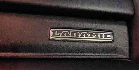 رام لارامي ٢٠٢٢ بغداد زيونة
رام 1500   2022 امريكي 
المحرك : V8 5.7 HEMI 
ضرر (سرقة ) بدون حادث 
المواصفات :
* دفع رباعي 4x4. 
* رادار تفاعلي مع مانع تصادم.. .
كاميرا خلفية
* المصابيح الأمامية زنون.
* كشافات الضباب زنون داينميك تفاعلي يمين يسار
* المصابيح الأمامية والمصابيح الخلفية LED. 
* تشغيل عن بعد (  بصمه ).
* مقاعد من الجلد الفاخر. 
* مقعد السائق كهرباء 
* شاشة كبيرة .
* حساسات امامية وخلفية.
* مانع تصادم خلفي. 
* مكيف خلفي.
*محدد سرعة.
* ويل بلادي
* نظام اطفاء وتشغيل اوتماتيكي.
* مرايا كهربائية جانبية قابلة للطي كهربائيا.
* مرايا مع خاصية التعتيم الذاتي.
* امكانية تعديل ارتفاع دواسات البنزين والبريك.
* هاند بريك كهربائي.
* الشباك الخلفي كهربائي. 
* مساحات تخزين إضافية تحت المقاعد.
وبعد هواي مواصفات 
رقم  شمالي اربيل باسم المشتري  السعر المطلوب ٣٥  وبيها مجال العنوان  بغداد زيونة
الي يطلب صور سرقة يراسلني 
***********
~~~~~~~~
