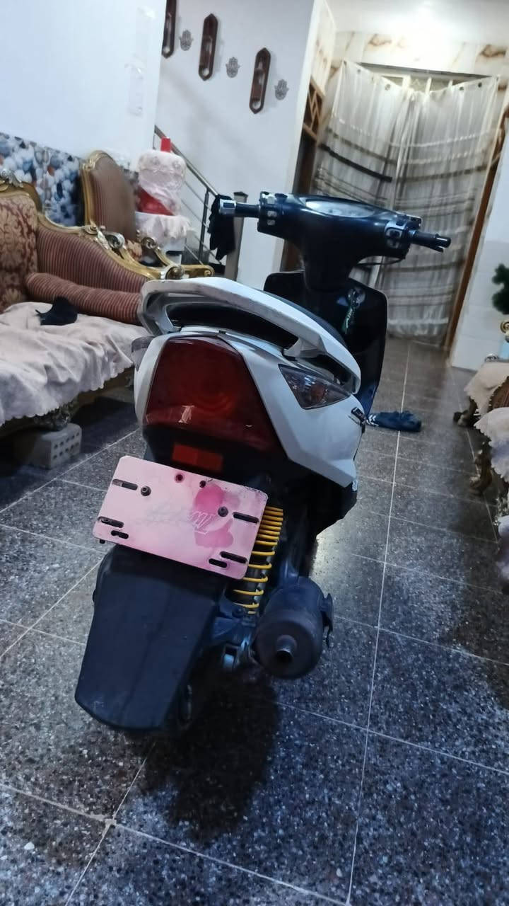 جي تي ار ثلعب للبيع دراجه ع البلاد برغي ما مفتوح بيها كهربائيات كلها شغاله سلف هندر مكانها بغداد المحموديه ب 600 وبيها مجال ***********
