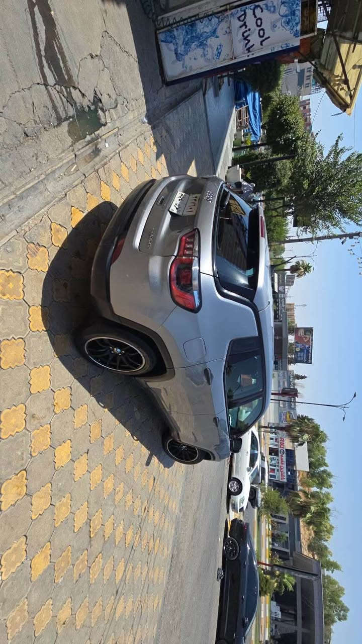 جيب كؤمباس ٢٠١٩ 
سلايت و دبل اكسل نية 
بصمة و شغال سوكان فؤليؤم  شاشة كةورة  لايت زينؤن 
اوتؤ ستؤب بريك بصمة 
٥٥ مايل رؤيشتوة 
٢ بارجة بؤياغ 
بؤنيد و جملاغ سايق 
هةمو كيانى بةشةرت 
تحويل و غةرامة و كارةباييات و تبريد سارد و كةرم و                تةقةو رةقة بةشةرت 
نرخى ١٤٥ كةلا و معاملة 
 *********** / سليمانى 
كؤرينةوة ناكةم بس فرؤشتن
