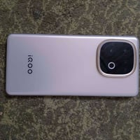 iQOO • دايمنستي 9400 بلاس • بطارية ٨٠٠٠ ملّي