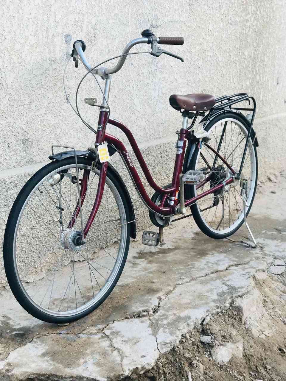 سلام عليكم بايسكل للبيع فول مواصفات بايسكل نضيف زلغ  مابي اي نقص مابي  السعر 130وبي مجال لطيبين رقم متواجد بس واتساب ***********العنوان بغداد الغزاليه
