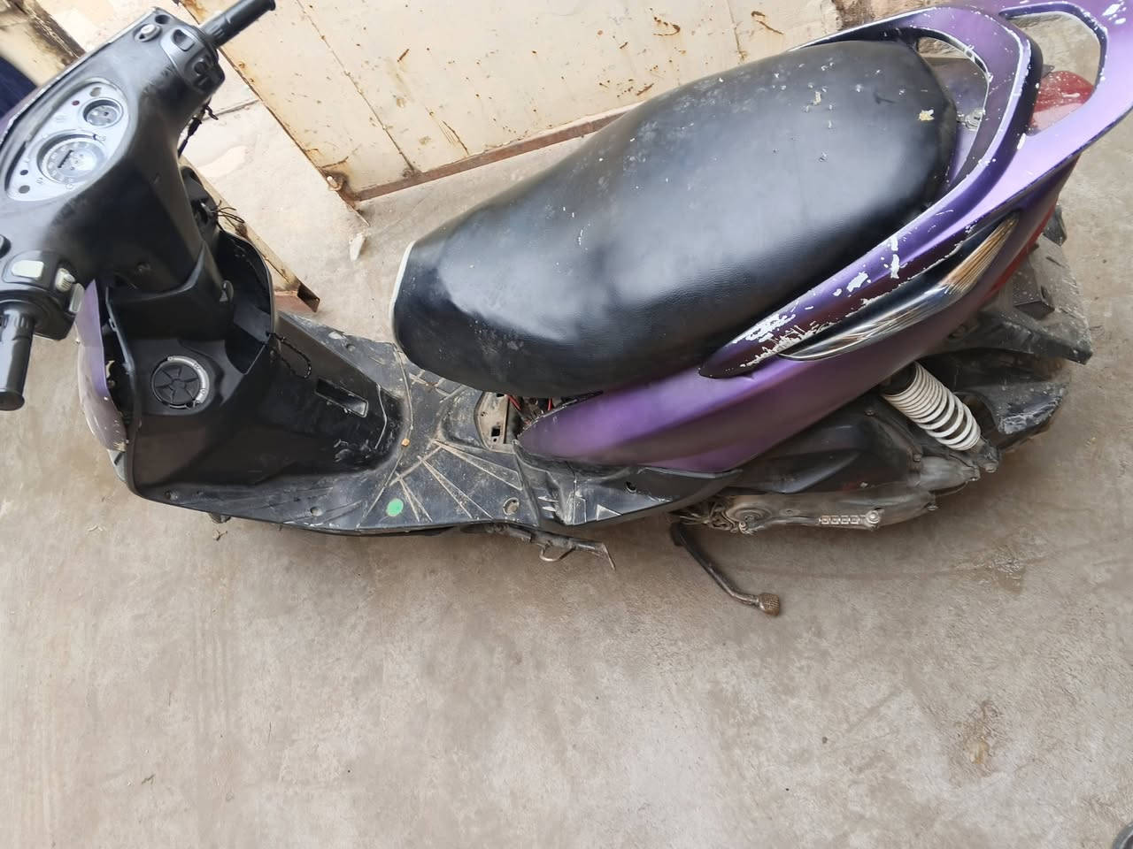 السلام عليكم ثعلب140 دراجة متروكة ابيعلك كوم حديد كهربائيات سلف هندر بس دراجة متروكه صارلها سنه  ماعرف شبيها متشتغل ارجع واكول كوم حديد 175وبيها مجال مكاني بغداد الشعلة *********** مامتوفر فيس فقط واتساب
