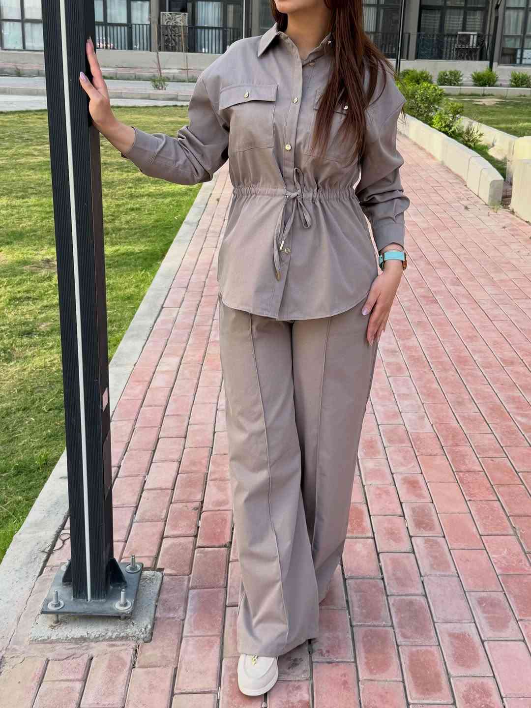 ⁨ايلول ❤️

‏2026 New Collection 🏖️
سوت لون صحراوي موديل مميز بتصميم انيق جداً 👒
القياسات " s-m-l " طول 70 cm 💚

صنع في تركيا 🇹🇷

يوجد توصيل داخل بغداد 🚕
‏📞: *********** WhatsApp 
📍: الكرادة داخل - دايموند مول - الطابق الاول⁩⁩
