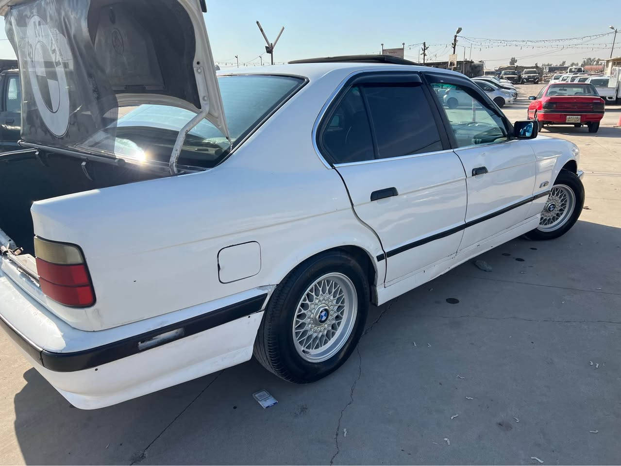 بي ايم موديل ١٩٩٠مه كينه ٥٢٠كيرعادي 
جارجام كاره با سلايت ته بريد 
كيرمه كينه اكسل به شه رت 
ته بريد به شه رت 
لايت القه و زينون 
جوارتايه و ويل حه سيرنوي 
توندوتوله سه يا ره كه كاره بايه تي هه مووي ايش ده كات 
حام بوياغه بوجواني يه ك قه باغ جاملغي هه تي 
له اوروباكورايه هي دواوه بيش كه بس بشتي كه بسه 
ته حويل به شه رت سه نه وي به سه رجوه 
١٠٠هه زارغرامه دواي محامه له بوت ده كيرمه وه 
بوزانياري زياتر له هه وليرم *********** أربيل, العراق
