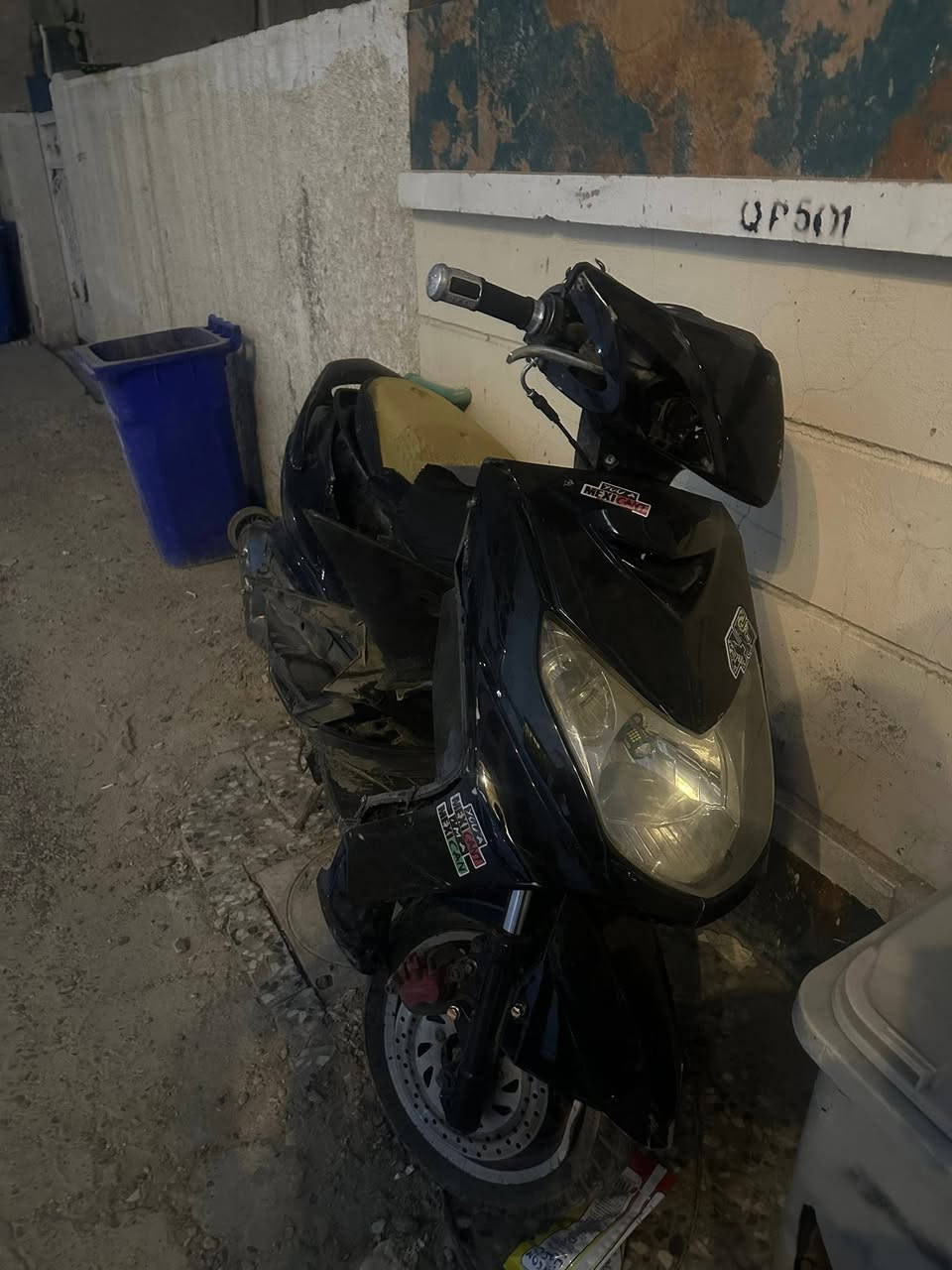 السلام عليكم سكنس فحل  الدراجه شغاله بس ناقصها كفرات تجي تشيلها بستوته الدراجه كامله مكمله ومستعجل علبيعتها وسعرها ٥٠٠ وبيها مجال لليجي من بعيد هذا الرقم وخابرني علواتساب او علرصيد نتفاهم عليها ***********
