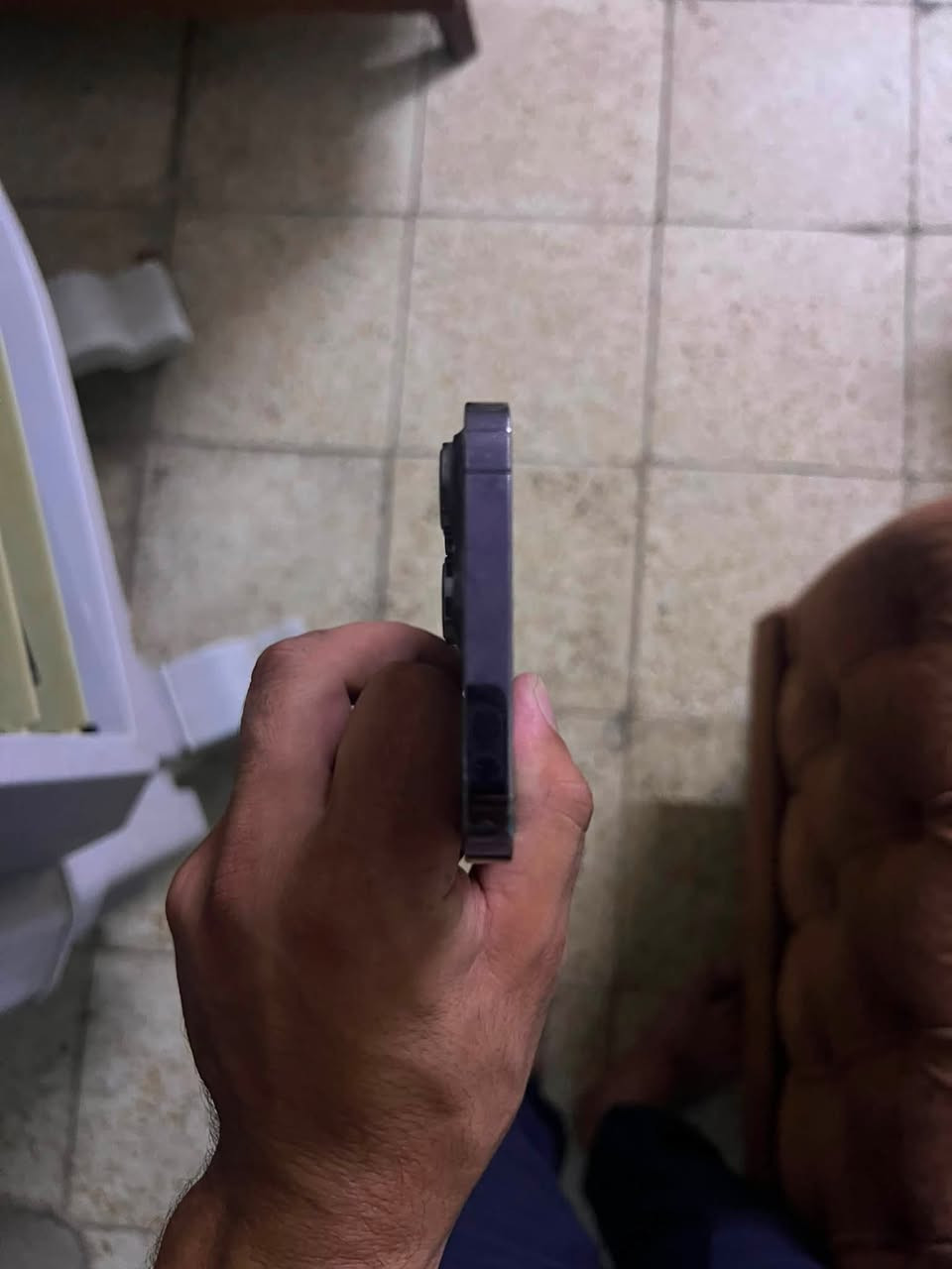 السلام عليكم
للبيع ايفون 14 برو ماكس جهاز ممفتوح بلادي باكيته ويا جهاز بس ضهر مكسور وضهر مالته ب 30 الف بس معدي مجال بدله ومتوازي ع بيعته  سعره 700 الف وبي مجال بسيط العنوان /حي الجامعه  الاتصال ع الرقم *********** / *********** 
بي واتساب
