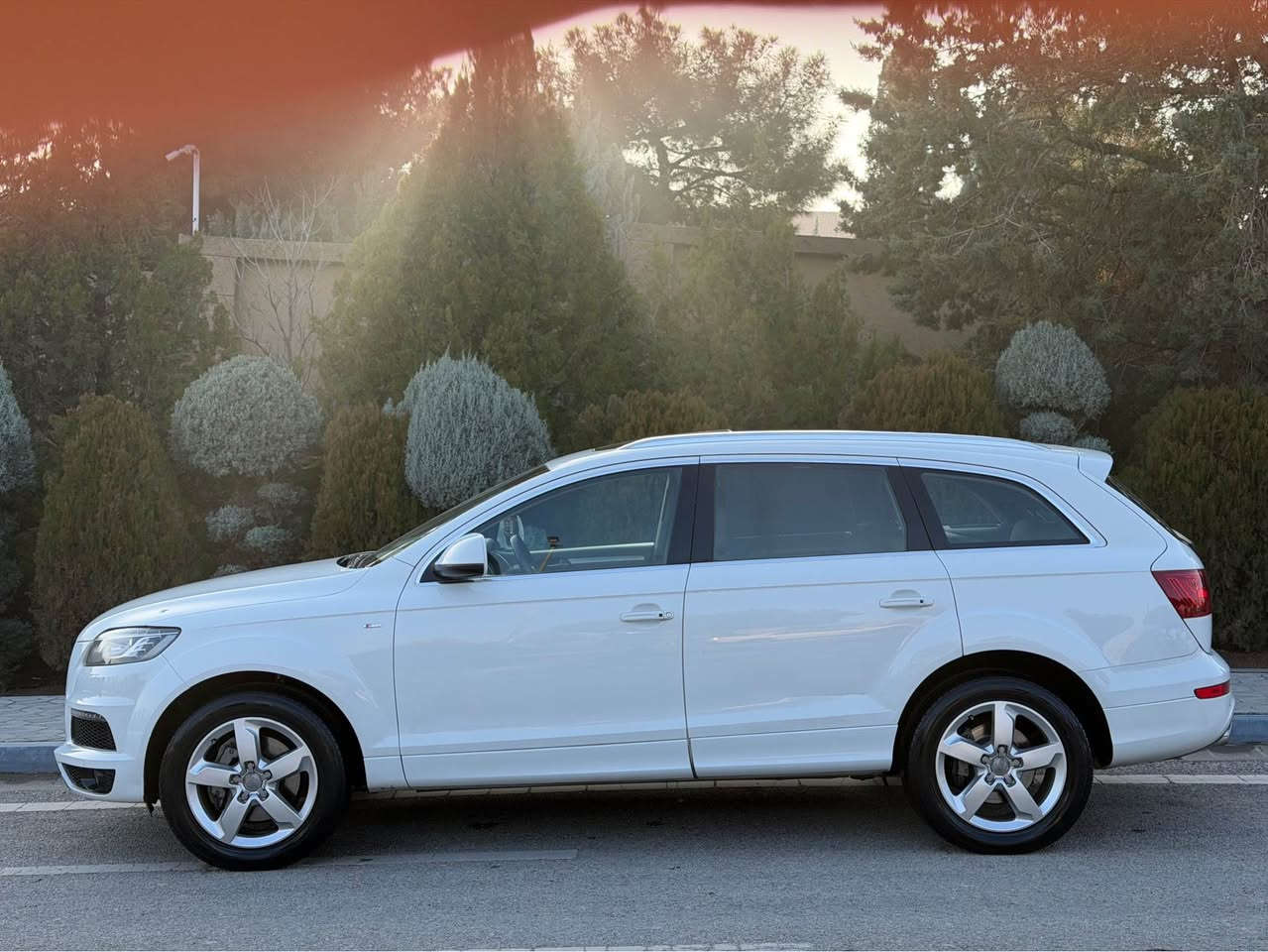 Audi  Q7 S-line Quattro 2013

ارحض سعر بلاش  ١٢٩  ورقه مجال بسيط

سيارة ٧ راكب

مواصفات خليجي  وكالة اربيل٣ بصمه بيلادي موجوده

موديل ٢٠١٣   

محرك سته سلندر V6 3.0L سوبر چارچ محرك بنزين

گير و محرك بشرط كفاله 

-----------------------------------------
مواصفات 
 پانوراما امامي و خلفي  
صندوق شفط 
 بردات جانبية و خلفية
 تحكم ماوس 
    داخل  جلد اصفر
كشنات كهربا
كشنات خزن
تبريد مركزي  
سيدي بوكس  
تبريد مركزي 
حساس خلفي و امامي 
- لايت ليد  
ستيرن تحكم
  تحديد سورعه  
 و بعد هرايا مواصفات
-------------------------------------------
  تخم تاير و  ويل جديد
 صدر ٪؜١٠٠
گیر  ومحرک بشرط ٪؜١٠٠
 سيارة مسيرفسة كاملة ما يحتاج اي مصرف

-----------------------------------
سياره واحد شبر اقل صبغ راس تايرخلفي او شبر بارد راس بك لايت خلفي باقي مابي شي 
     
سيارة احلي بالواقع و مابي اي مصاريف الحمدالله 
-----------------------------------

سعر مطلوب  ١٢٩ ورقة و مجال 

مكان سيارة سليمانية 

***********
***********
*****************************************************
Audi Q7 -S lin Quattro  2013
فول فول موسفات
٣ ريز كوشن
هه ر٣ به صمه ى شه ريكه ى ماوه
٦ بستون سوبر
بانوراما ده بل بانوراما
سنوق شفط
ده رگا كانى به رده يه دواوه
ماوص
كوشن جلد ناو زه رد
كوشن كاره باوخزن
ته بريد مه ركه زى
سيدى بوكس
حاسه بيش و دوا
لايد بك لايت ليد
سوكان فوليوم و تحديد سرعه
مواسفاتى اودي معرو فه...............
گيرومه كينه و ته بريد ساردى و گه رمى به شه رت بى نوقسانيه الحمدلله 
سه نه وى ره قه مى تازه يه به ناوى خومه ته حويل به شه رت
سه ياره كه يه ك به له ى بجوك بوياغى هه يه له كه ل به له يه ك ساردا باقيات به شه رت

سعر مناسب ١٢٩ كه ميك مجال

***********
*********** السليمانية, العراق
