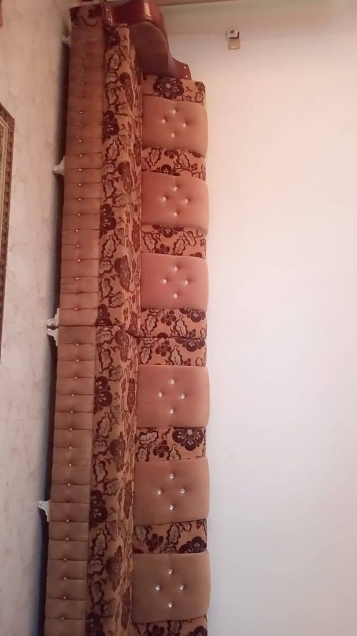 سلام عليكم ديوان البيع سعره 500 بي مجال ويا منادر لاستفسار ع رقم ***********
